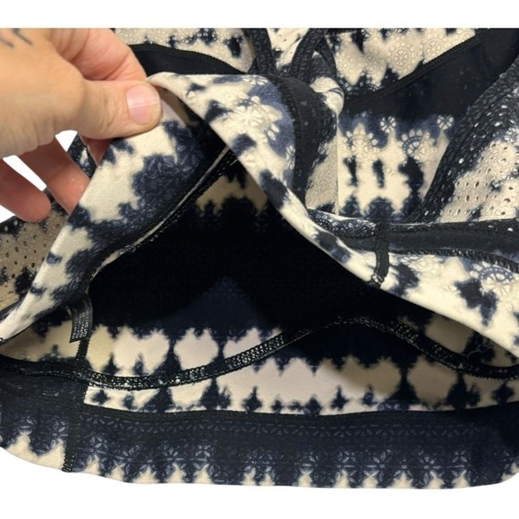 Torrid Active Sports Bra Black Cream Tie Dye Racerback Size M‎ / 00 Longline - Picture 7 of 10